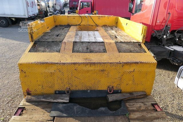 Низкорамный полуприцеп LANGENDORF SATH 30/34, Hydr. Rampen, Gelenkt, Tiefbett