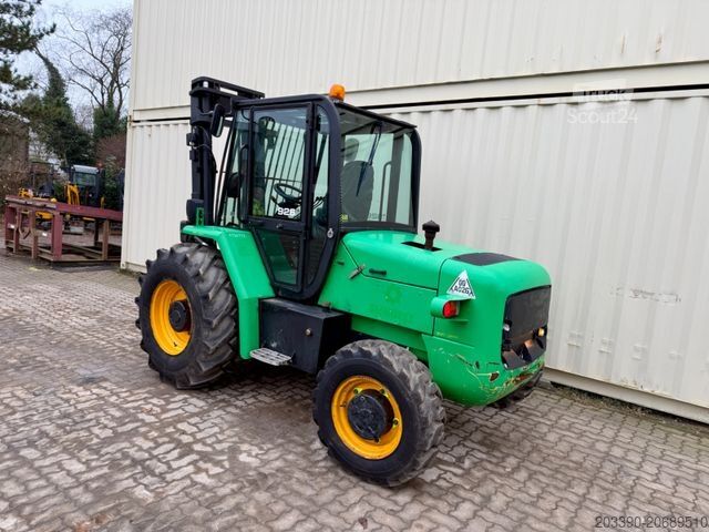 Фронтальный погрузчик-вилочный JCB 926 4x4 / 2.600 KG / 1.048 H