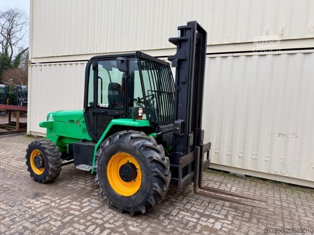 Фронтальный погрузчик-вилочный JCB 926 4x4 / 2.600 KG / 1.048 H