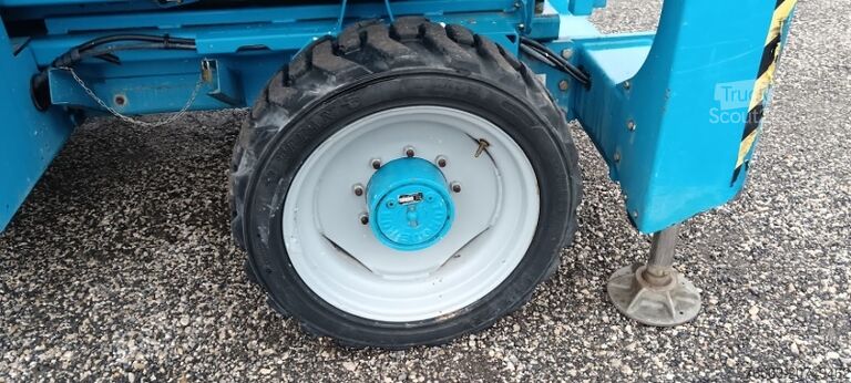 šķērveida pacēlājs Genie GS4390 - 15,11m, diesel, 4x4