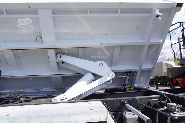 Ανατρεπόμενο φορτηγό με γερανό Mercedes-Benz Actros 2641 6×4 E5 / Crane / Dumper