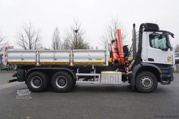 διπλόπλευρο ανατρεπόμενο φορτηγό Mercedes-Benz Arocs 2636 6x4 / 2-way tipper / Fassi