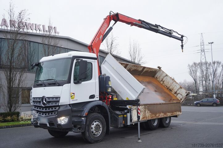 διπλόπλευρο ανατρεπόμενο φορτηγό Mercedes-Benz Arocs 2636 6x4 / 2-way tipper / Fassi