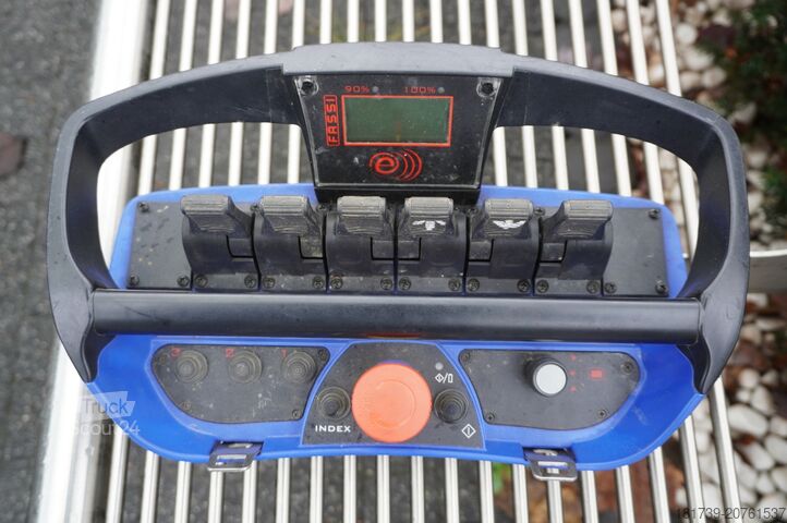 διπλόπλευρο ανατρεπόμενο φορτηγό Mercedes-Benz Arocs 2636 6x4 / 2-way tipper / Fassi