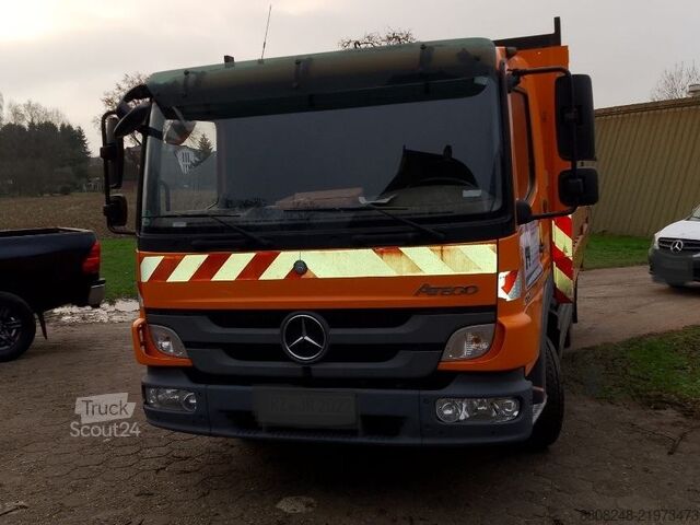 Lastbil med flak Mercedes Daimler Atego