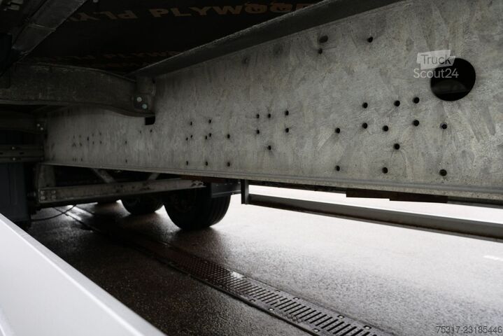 Semi-remorque fourgon SCHMITZ CARGOBULL SKO 24/ / DOPPELSTOCK / ZURRINGE /120t km 2,75 m