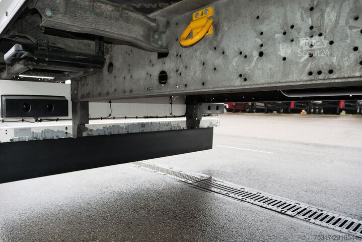 Semi-remorque fourgon SCHMITZ CARGOBULL SKO 24/ / DOPPELSTOCK / ZURRINGE /120t km 2,75 m