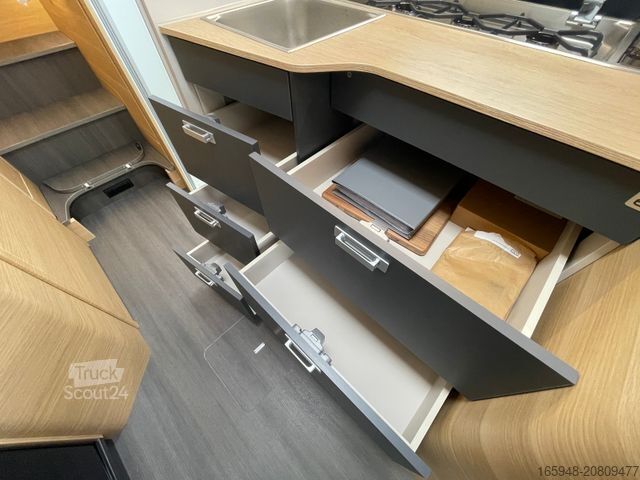 Напівінтегрований кемпер ADRIA Matrix 60Y 670 SL JUBILEE *Sondermodell*