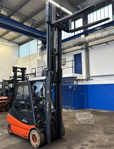 Фронтальний навантажувач вилковий LINDE E30/02