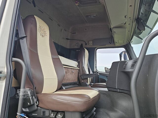  VOLVO FM 330 Globetrotter NL truck BDF