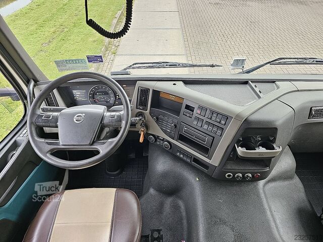  VOLVO FM 330 Globetrotter NL truck BDF
