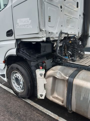 Standardní tahač MERCEDES-BENZ Actros 1851LS MP5 Gigaspace Retarder ADA Xenon