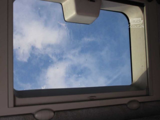 Samochód ciężarowy z plandeką typu platforma IVECO 150E, EURO 6, SIDEWALLS