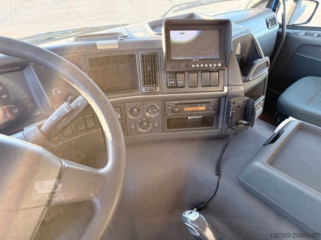 Flatbed truck with tarp VOLVO FM 330 4x2 7,7 m Curtainsider and Taillift