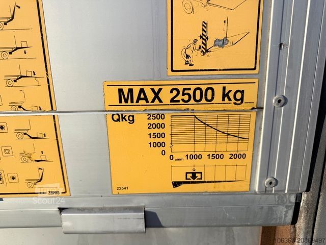 Flatbed truck with tarp VOLVO FM 330 4x2 7,7 m Curtainsider and Taillift