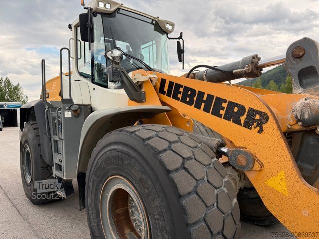 Cargadora de ruedas LIEBHERR L 566 Xpower 4,7m3 Schaufel Joystick Lenkun Top
