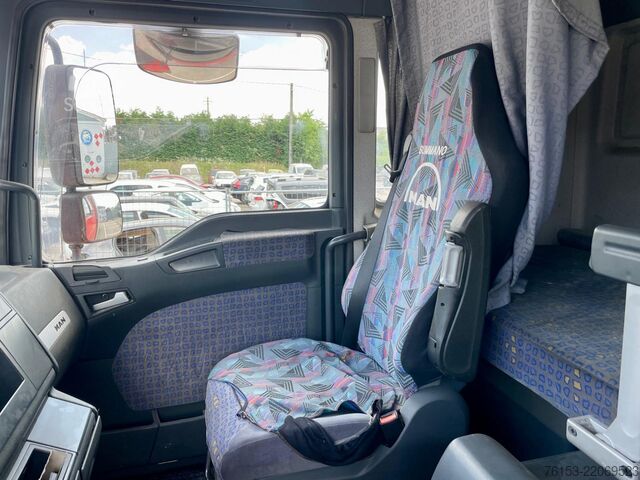 LKW mit Pritsche & Plane MAN TGA 26.460