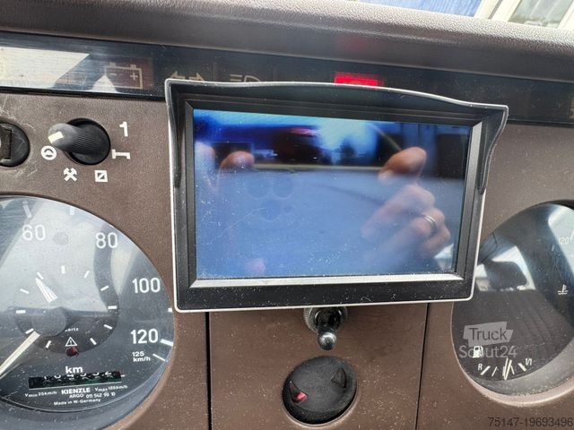 Dodávka s plachtovou bočnicou MERCEDES-BENZ 508 D Vario Doka 7-Sitzer 3-Türer Oldtimer Kran