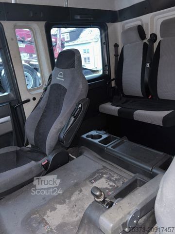 Tenteli düz yataklı kamyon MAN TGL 12.250 DOKA /Motorabtrieb/Anbauplatte