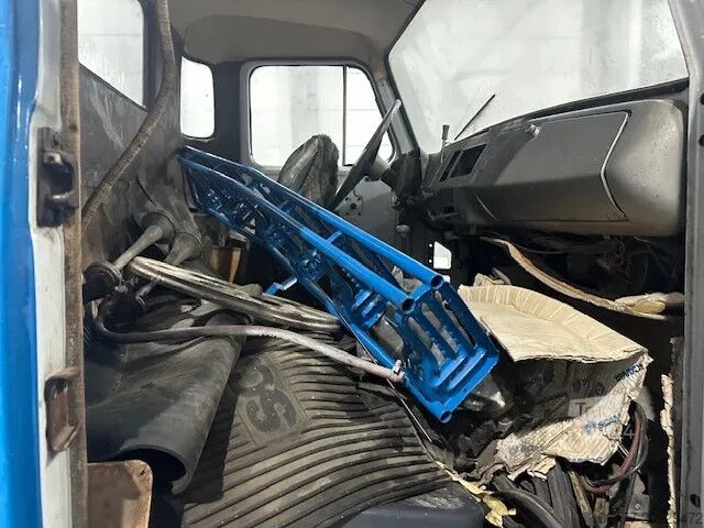 Chassis com cabina Scania L 86 TORPEDO