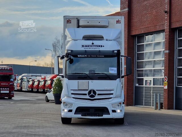 Prevoz v hladilniku/zamrznjenem stanju Mercedes-Benz Actros 2646 6x2 - Isolated box with sidedoors -...
