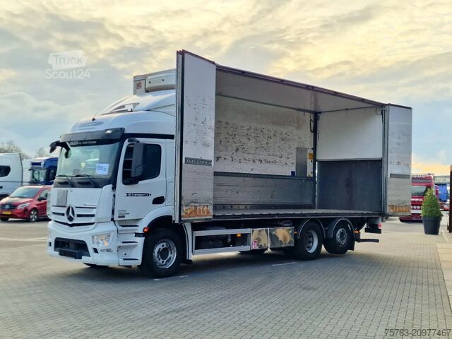 Prevoz v hladilniku/zamrznjenem stanju Mercedes-Benz Actros 2646 6x2 - Isolated box with sidedoors -...