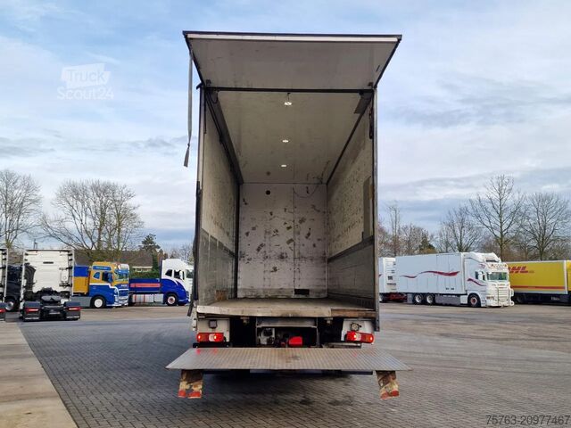 Prevoz v hladilniku/zamrznjenem stanju Mercedes-Benz Actros 2646 6x2 - Isolated box with sidedoors -...