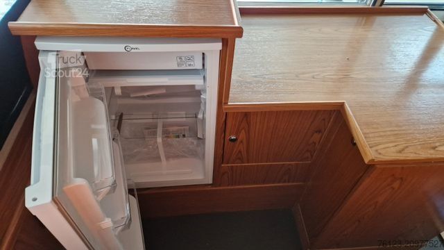 Minibus MERCEDES-BENZ Vorgänger Sprinter O 319 Samba mit Faltdach AC