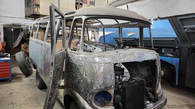 Minibus MERCEDES-BENZ Vorgänger Sprinter O 319 Samba mit Faltdach AC