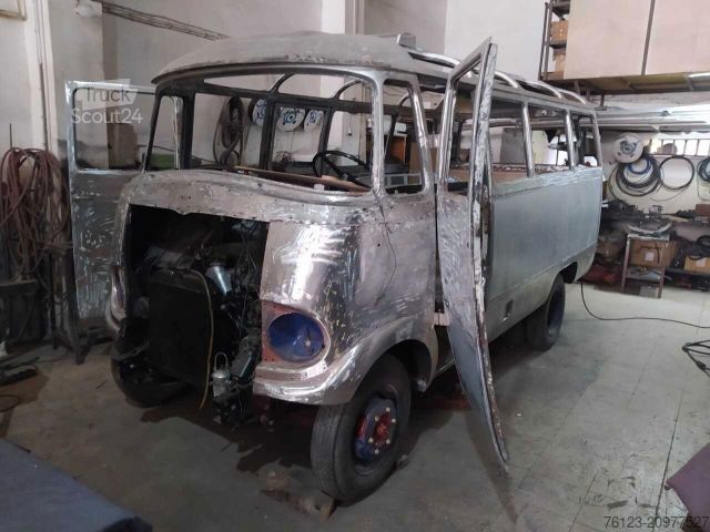 Minibus MERCEDES-BENZ Vorgänger Sprinter O 319 Samba mit Faltdach AC