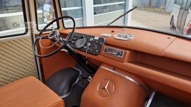 Minibus MERCEDES-BENZ Vorgänger Sprinter O 319 Samba mit Faltdach AC