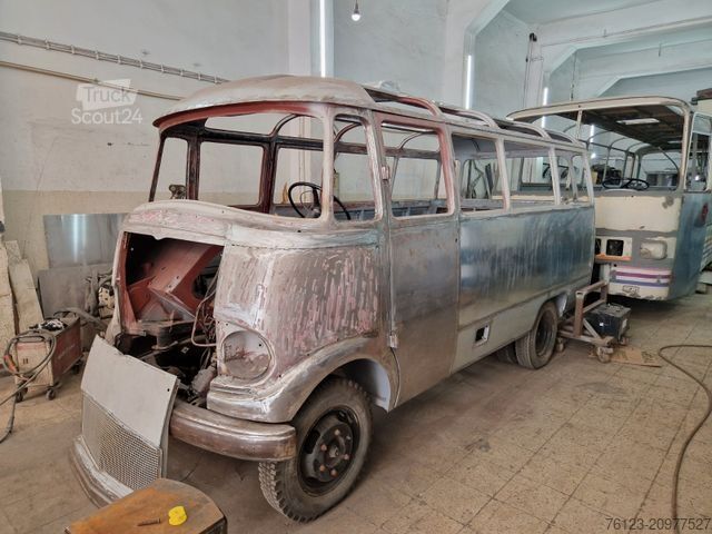 Minibus MERCEDES-BENZ Vorgänger Sprinter O 319 Samba mit Faltdach AC