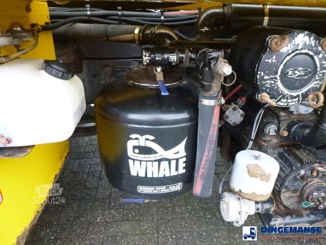 Kolkenzuiger DAF LF 55.220 4X2 Whale vacuum tank 8.1 m3