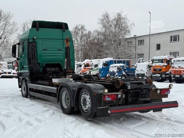 Haakarm vrachtwagen MAN TGX 26.440 Abrollkipper HYVA 20.60.S