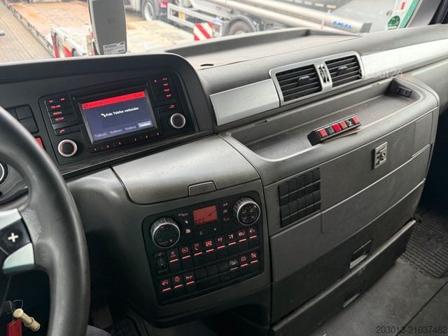 Haakarm vrachtwagen MAN TGX 26.440 Abrollkipper HYVA 20.60.S