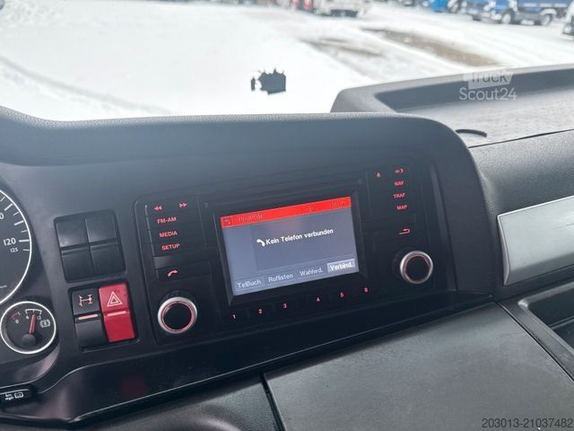 Haakarm vrachtwagen MAN TGX 26.440 Abrollkipper HYVA 20.60.S