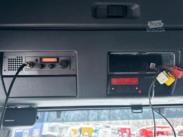 Haakarm vrachtwagen MAN TGX 26.440 Abrollkipper HYVA 20.60.S