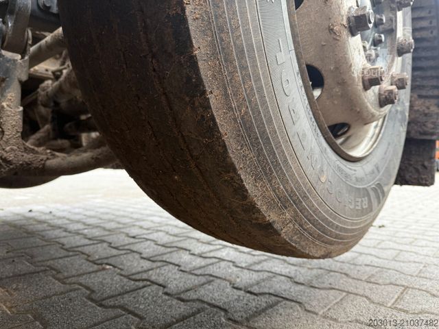 Haakarm vrachtwagen MAN TGX 26.440 Abrollkipper HYVA 20.60.S