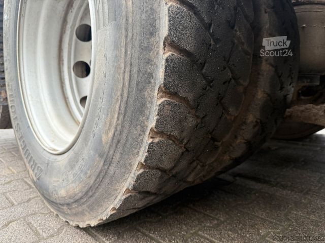 Haakarm vrachtwagen MAN TGX 26.440 Abrollkipper HYVA 20.60.S