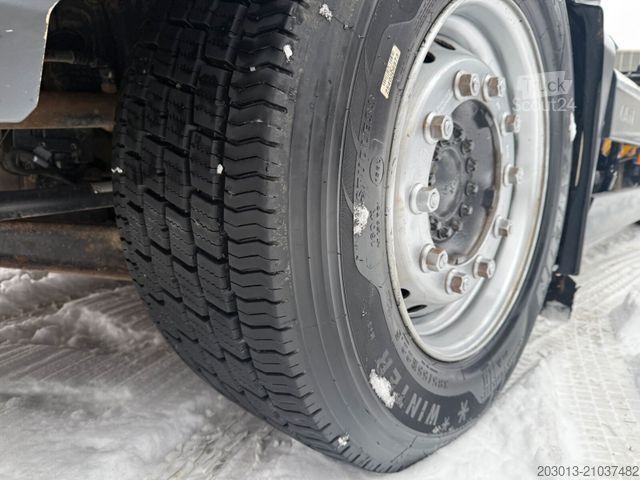 Hakowiec MAN TGX 26.440 Abrollkipper HYVA 20.60.S