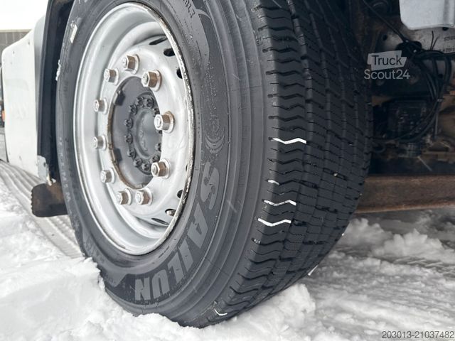 Hakowiec MAN TGX 26.440 Abrollkipper HYVA 20.60.S