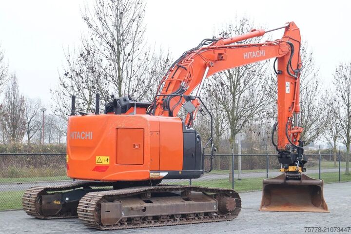 Pelle sur chenilles Hitachi ZX225 USRLC-6 | ROTOTILT | BUCKET | GOOD CONDITION