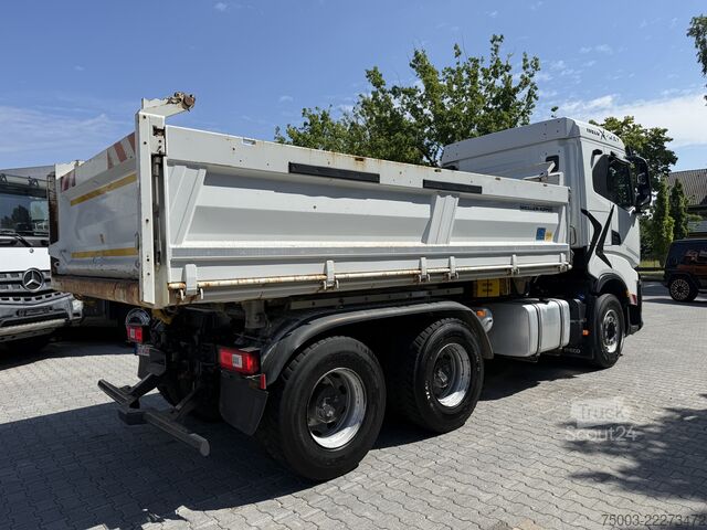 Camión volquete trilateral Iveco X-Way 570 6X4 Meiller
