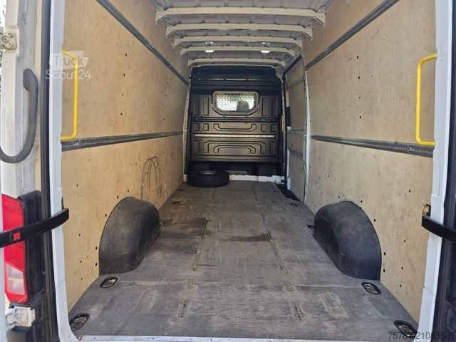 Højt tag varevogn VOLKSWAGEN Crafter 3,5 to, 1+2 Sitzer, AHK, 6 Gang man Scha