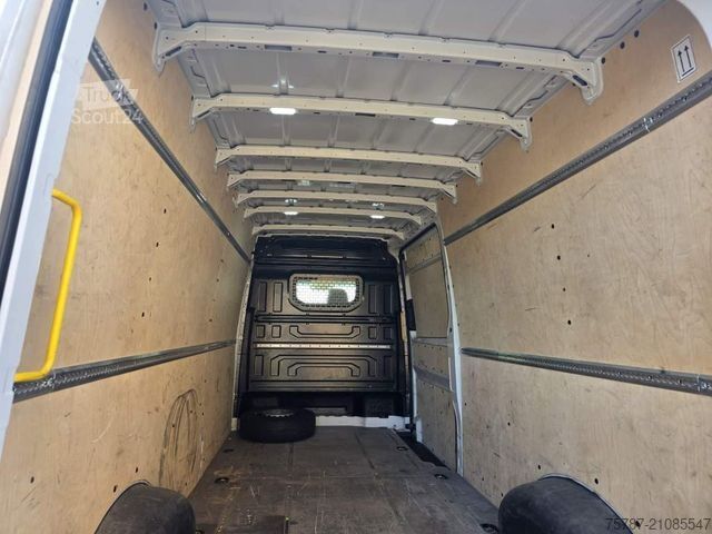 Højt tag varevogn VOLKSWAGEN Crafter 3,5 to, 1+2 Sitzer, AHK, 6 Gang man Scha