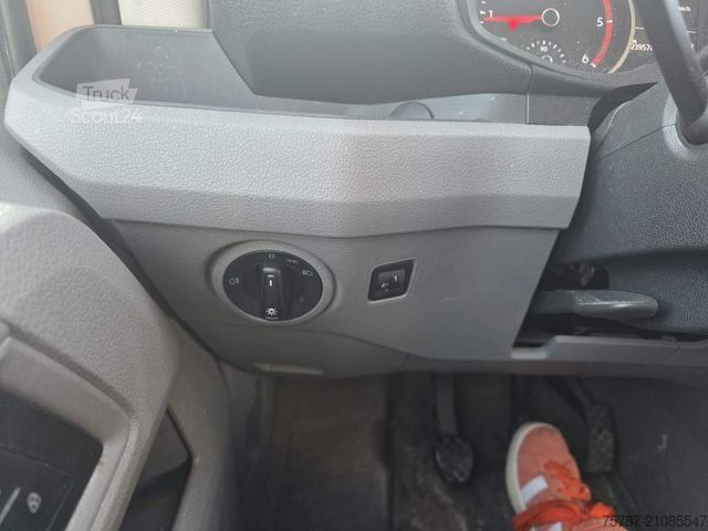 Højt tag varevogn VOLKSWAGEN Crafter 3,5 to, 1+2 Sitzer, AHK, 6 Gang man Scha