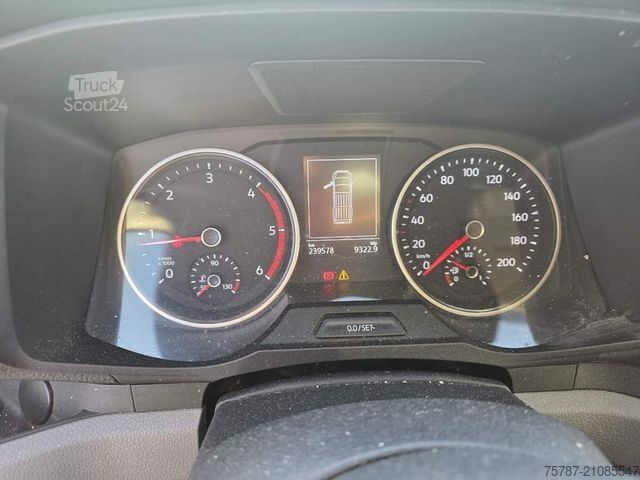 Højt tag varevogn VOLKSWAGEN Crafter 3,5 to, 1+2 Sitzer, AHK, 6 Gang man Scha