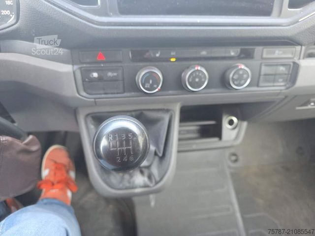 Højt tag varevogn VOLKSWAGEN Crafter 3,5 to, 1+2 Sitzer, AHK, 6 Gang man Scha