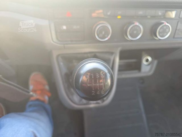 Højt tag varevogn VOLKSWAGEN Crafter 3,5 to, 1+2 Sitzer, AHK, 6 Gang man Scha