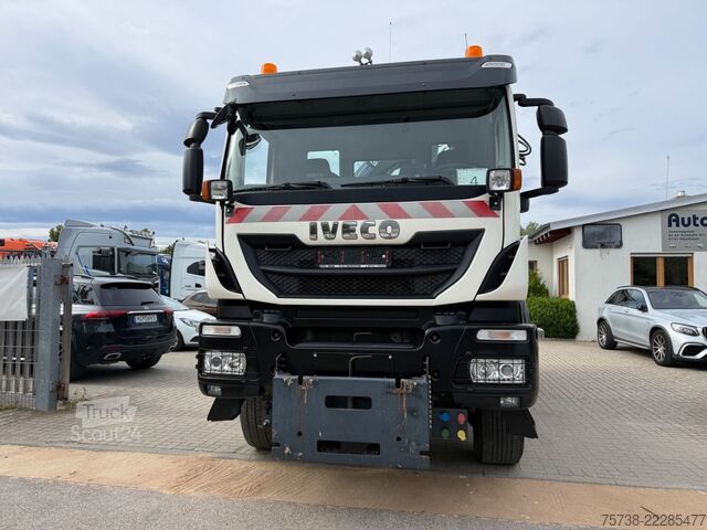 Üç taraflı damperli kamyon IVECO Trakker 330 4x4 Meiller Kipper+Hiab 088B-2 Funk